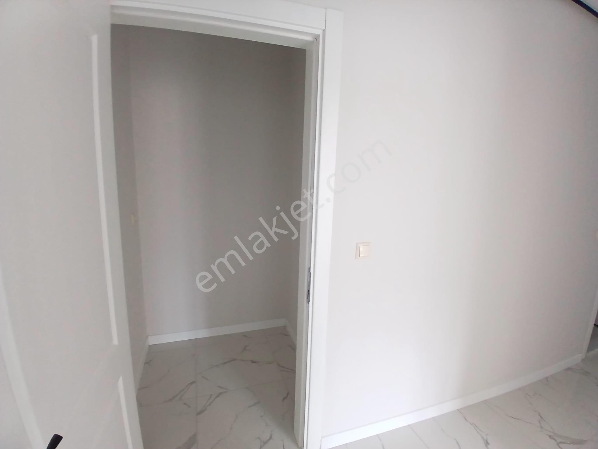 Akçay Emlak'tan Akşehir Gazi Mahallesi Adliye Lojmanları Yanında Ara Kat Kiralık Sıfır 3+1 Daire - Görsel 24