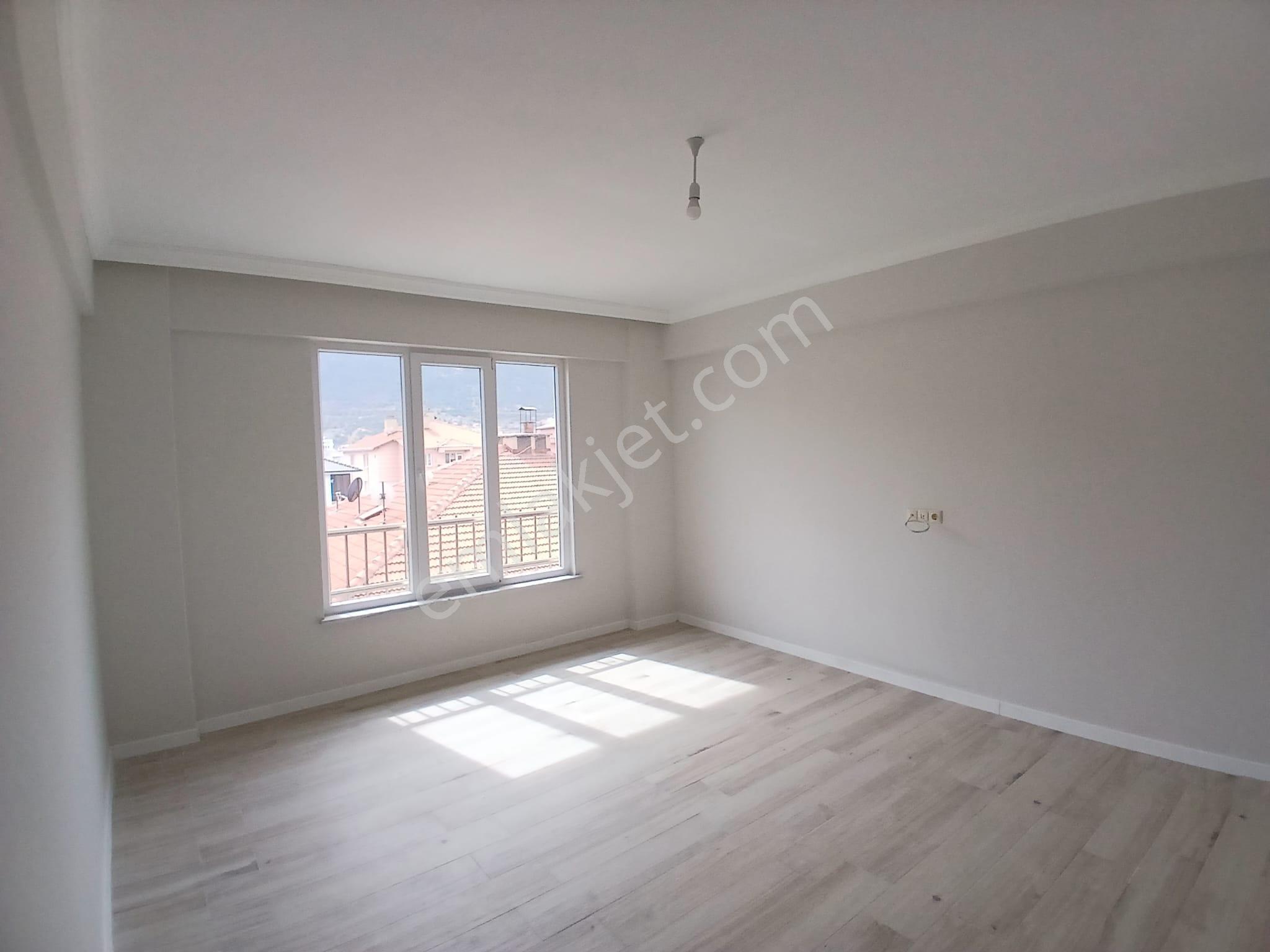 Akçay Emlak'tan Akşehir Gazi Mahallesi Adliye Lojmanları Yanında Ara Kat Kiralık Sıfır 3+1 Daire - Görsel 6