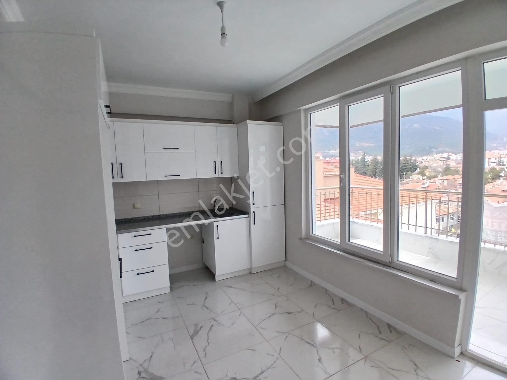 Akçay Emlak'tan Akşehir Gazi Mahallesi Adliye Lojmanları Yanında Ara Kat Kiralık Sıfır 3+1 Daire - Görsel 33