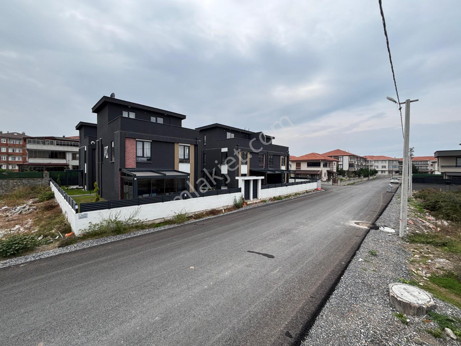 Karasuda Deniz Manzaralı Müstakil Bahçeli 4+1 Satılık Tripleks - Görsel 2