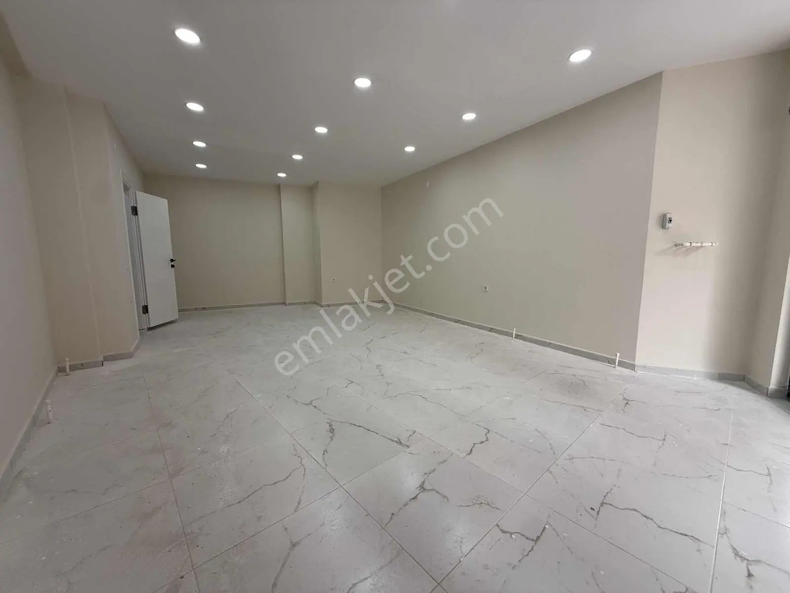 May Group'dan Merkezefendi'de Yeni Bina 55m2 Kiralık Dükkan