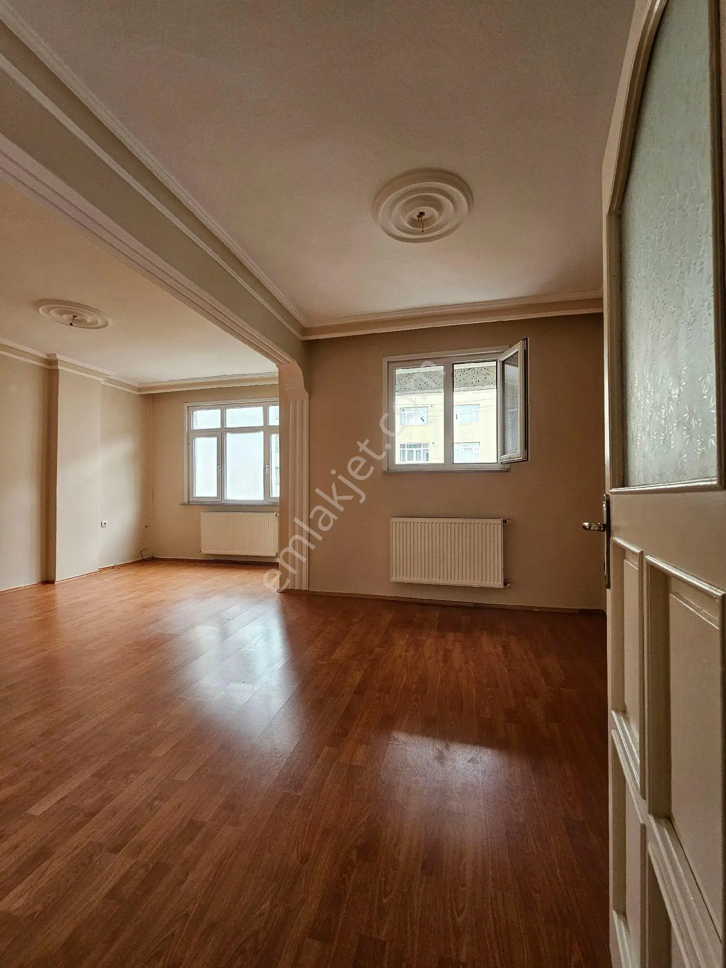 Kiralık Metrobüse Yakın 3+1 Daire