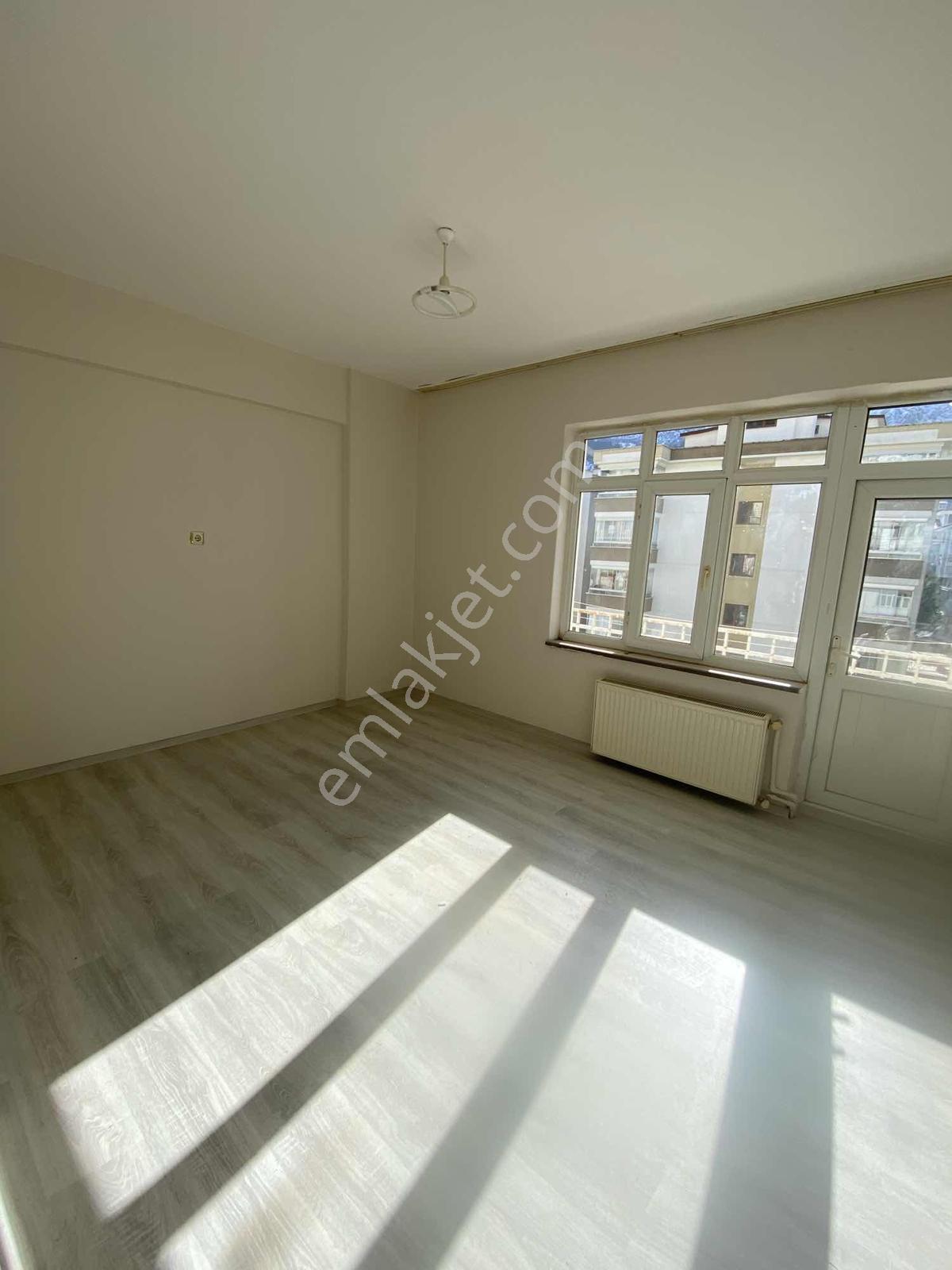 Amasya Hızırpaşa Mah. İstasyon Cad. Satılık 3+1 Daire - Görsel 3