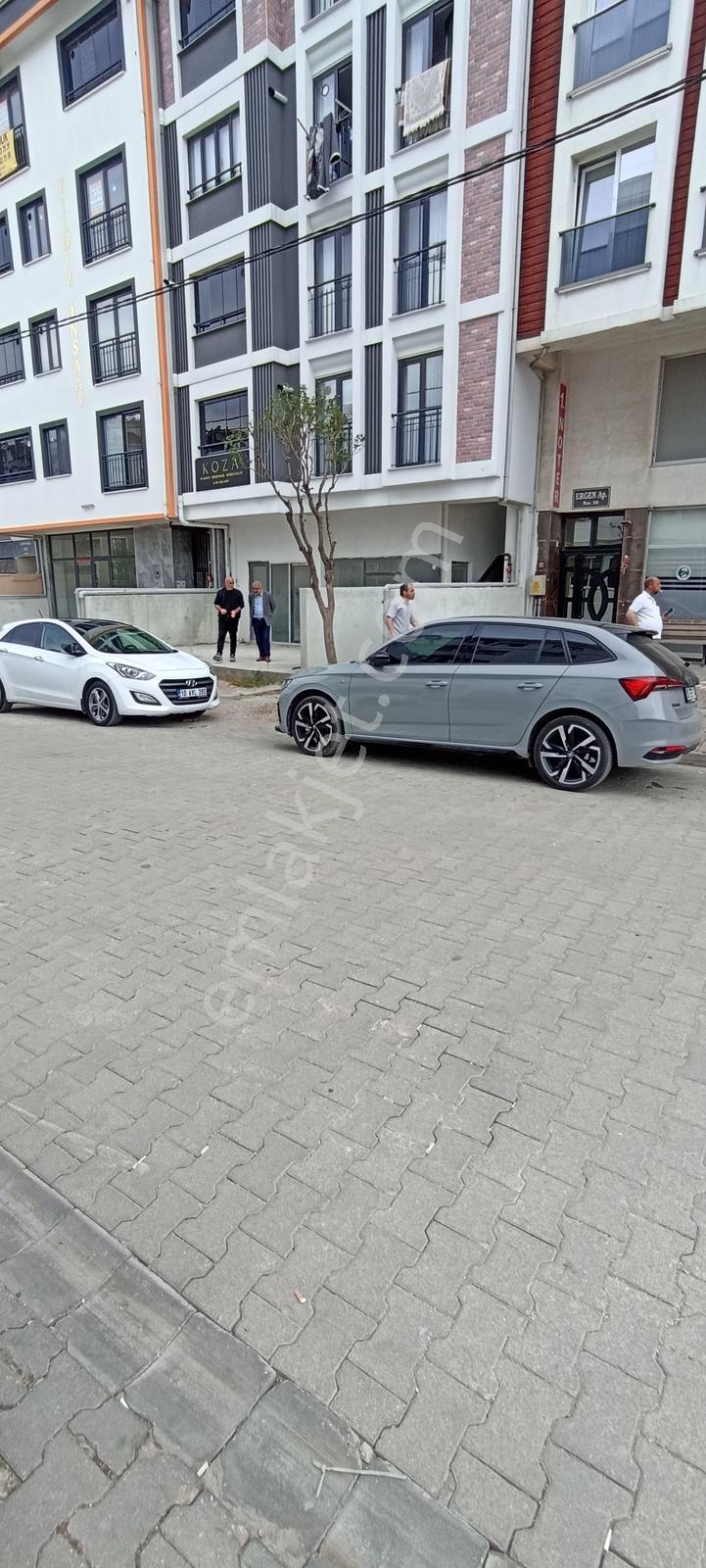 Satılık 200 Mt 2 Kullanım Alanına Sahip İş Yeri