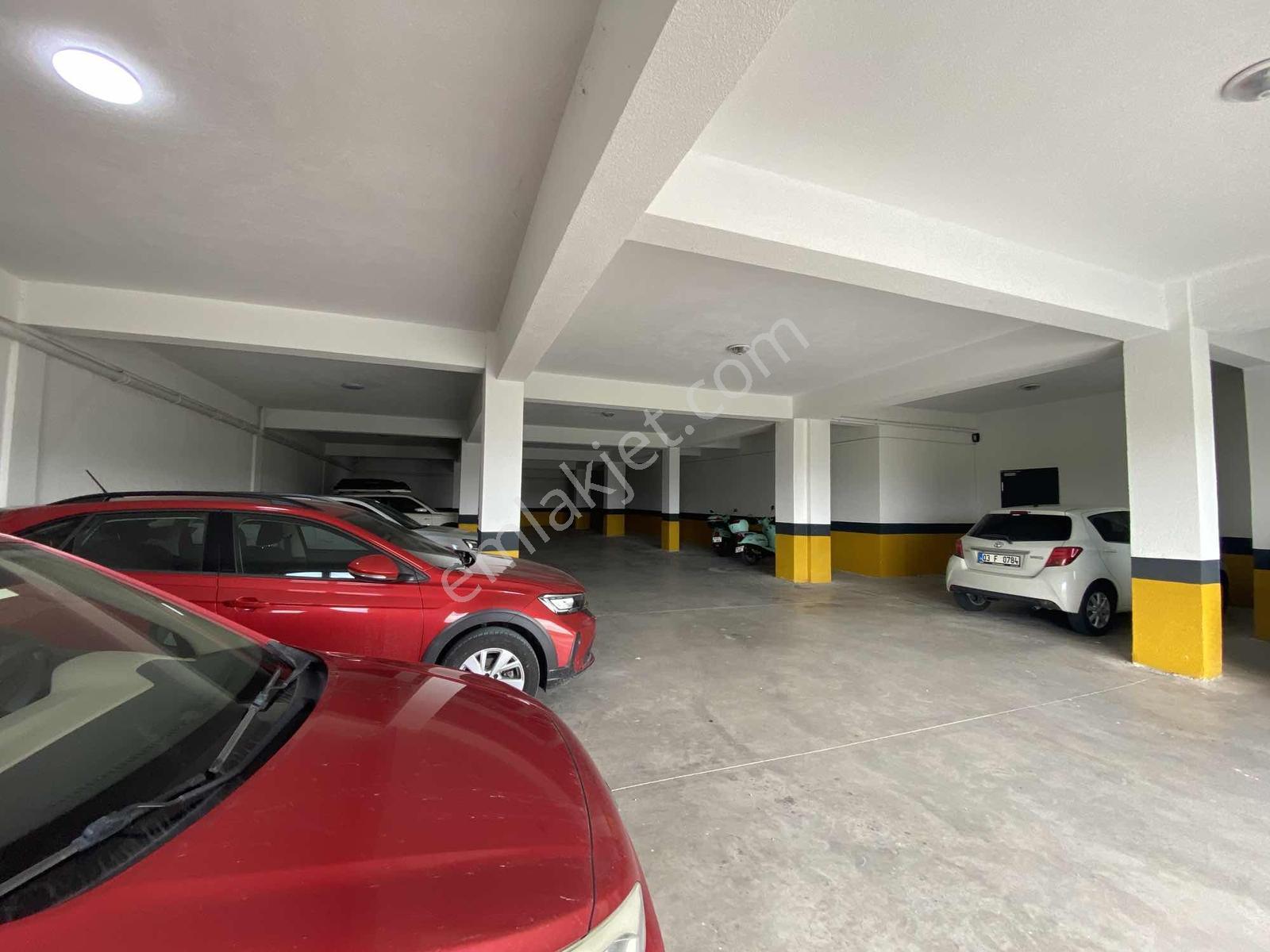 Bağlıca' Da Satılık Açık Kapalı Otoparklı Kilerli Satılık Daire - Görsel 23