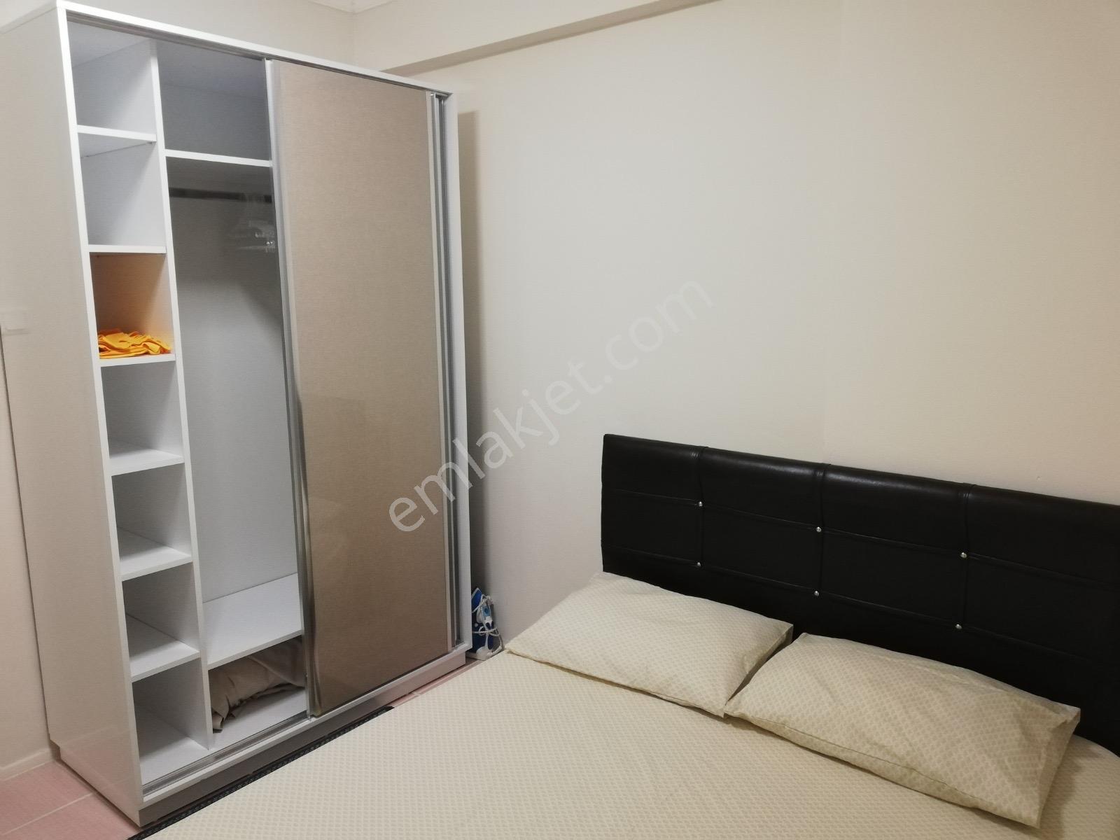 Foçada Sezonluk Kiralık 2+1 Ayrı Mutfak Bahçeli Zemin Daire - Görsel 8