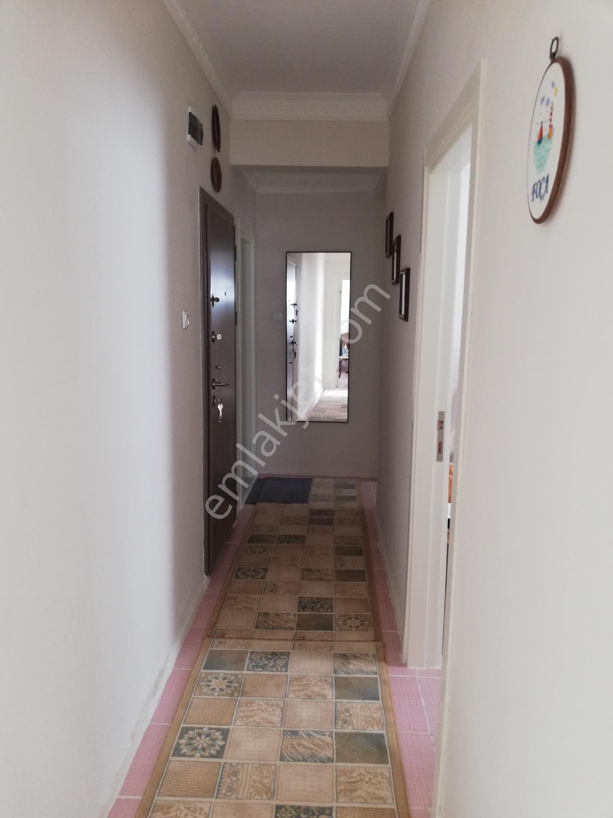 Foçada Sezonluk Kiralık 2+1 Ayrı Mutfak Bahçeli Zemin Daire - Görsel 7