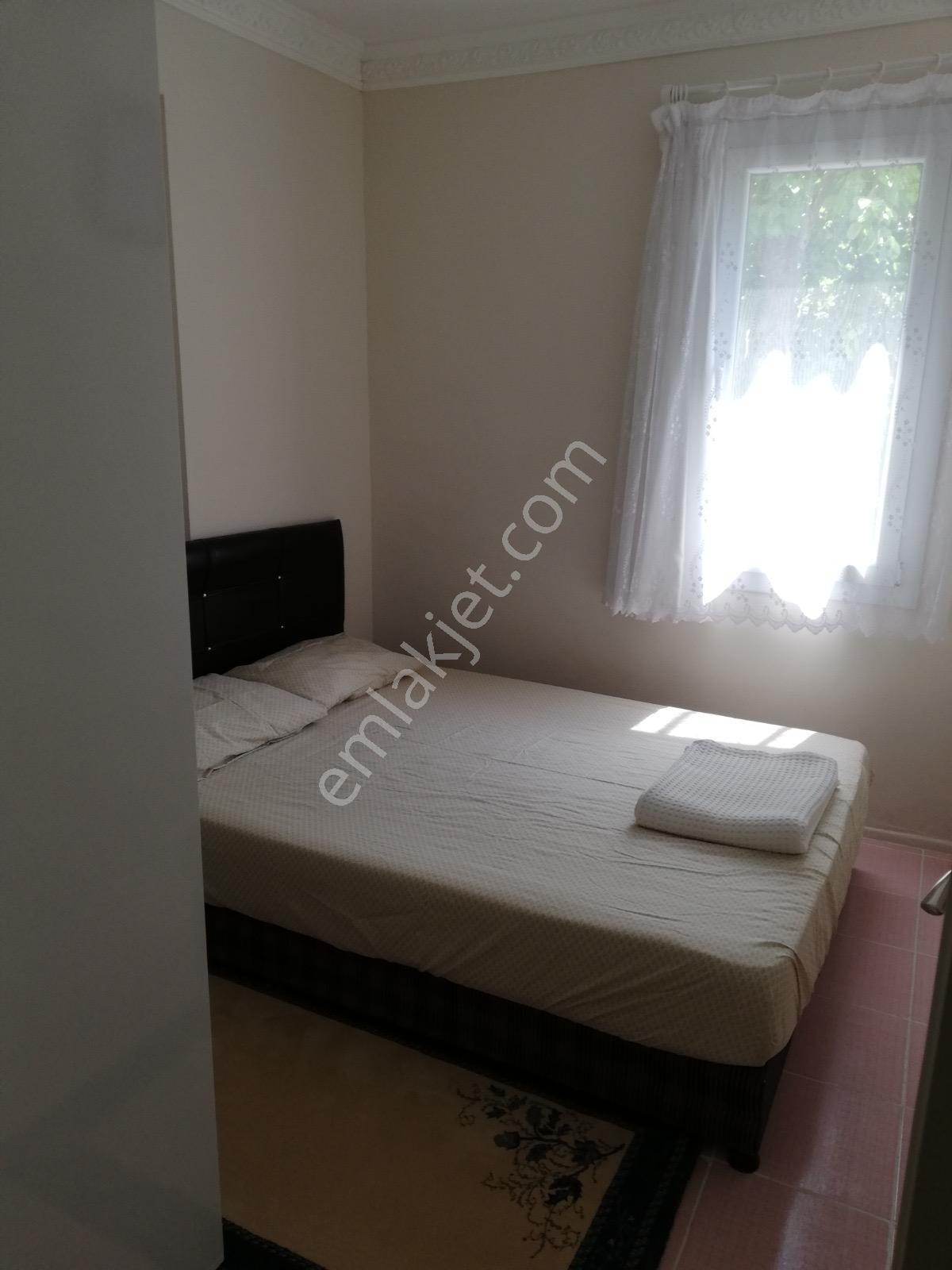 Foçada Sezonluk Kiralık 2+1 Ayrı Mutfak Bahçeli Zemin Daire - Görsel 14