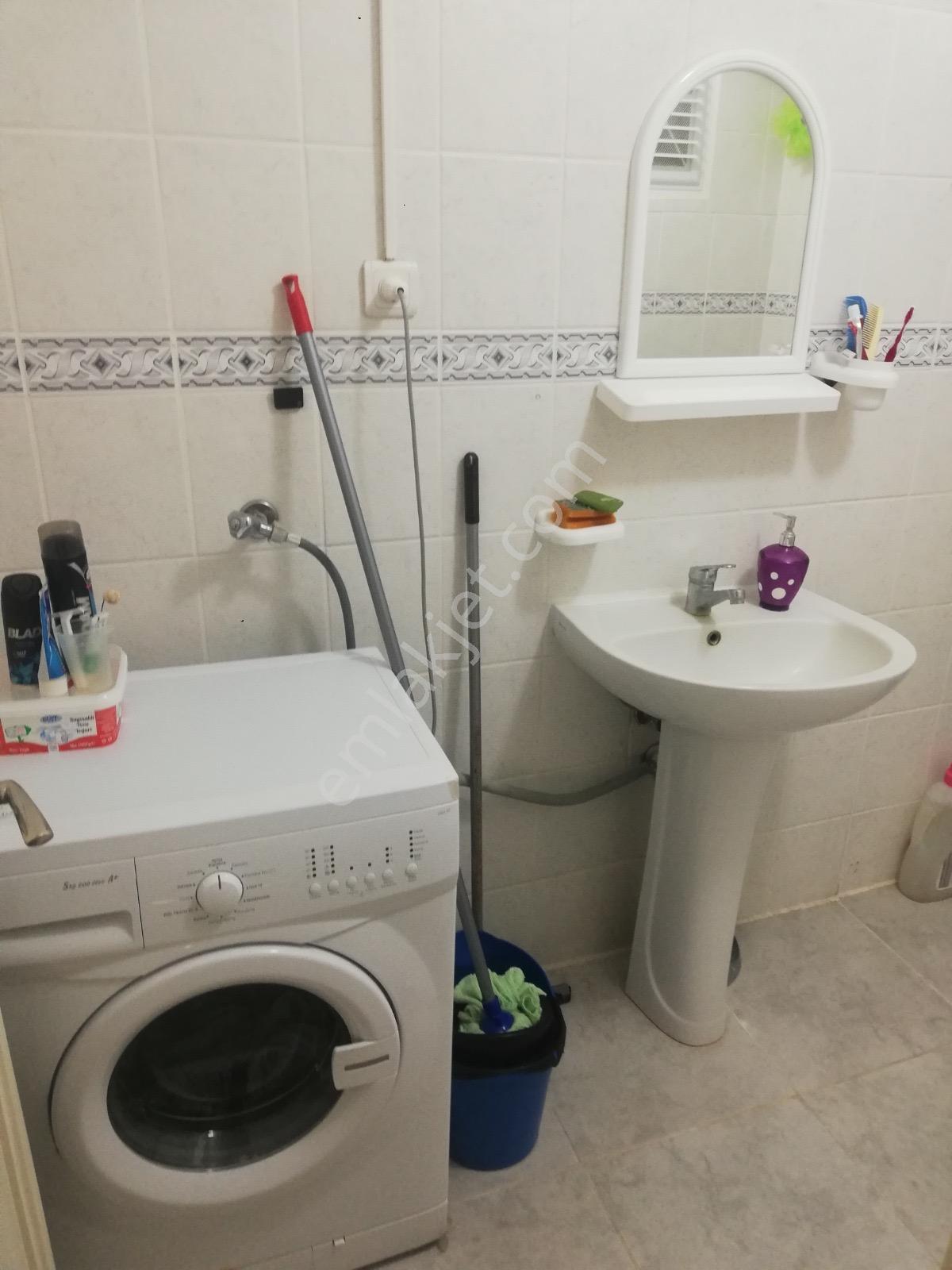Foçada Sezonluk Kiralık 2+1 Ayrı Mutfak Bahçeli Zemin Daire - Görsel 2