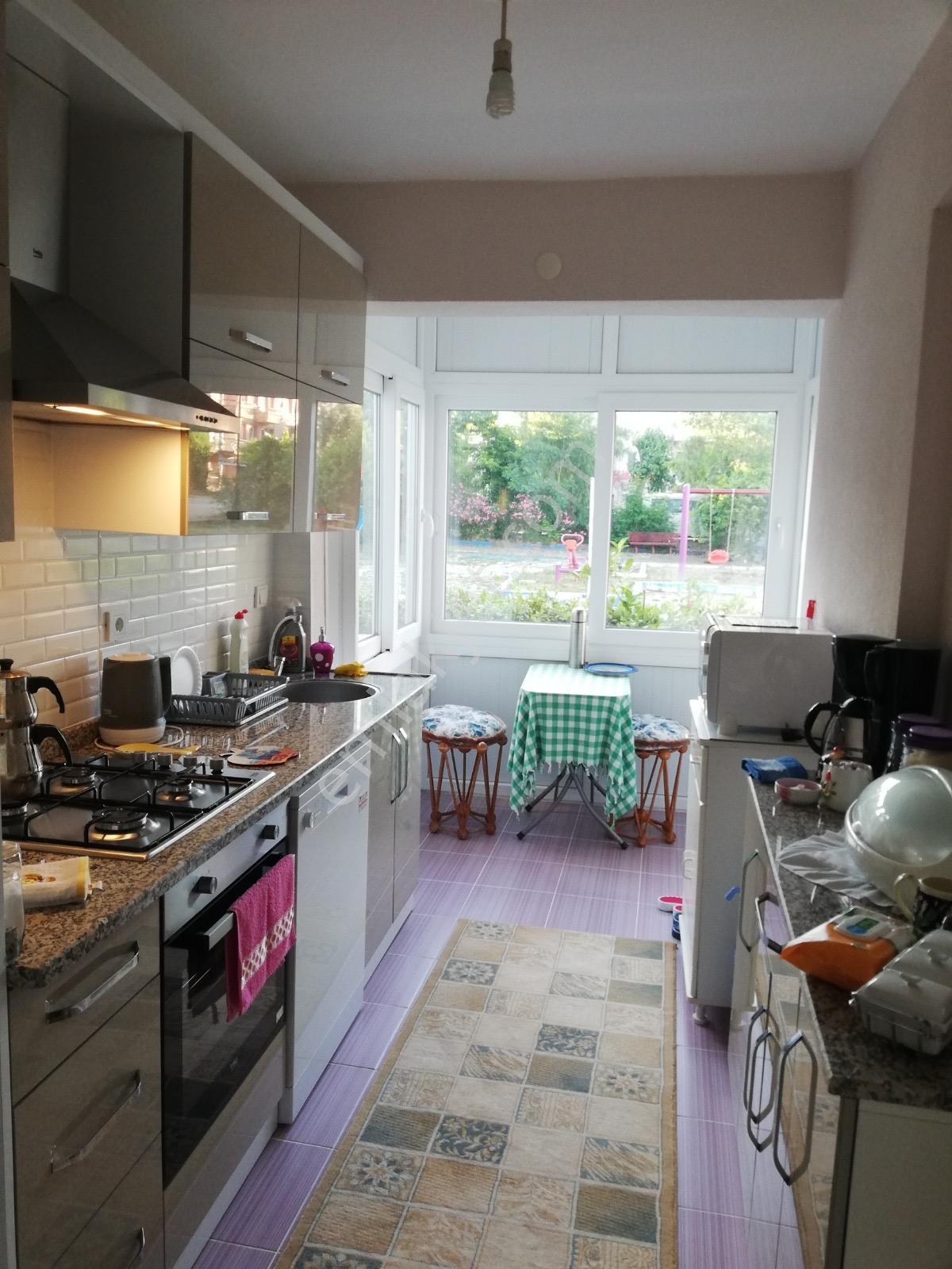 Foçada Sezonluk Kiralık 2+1 Ayrı Mutfak Bahçeli Zemin Daire - Görsel 9
