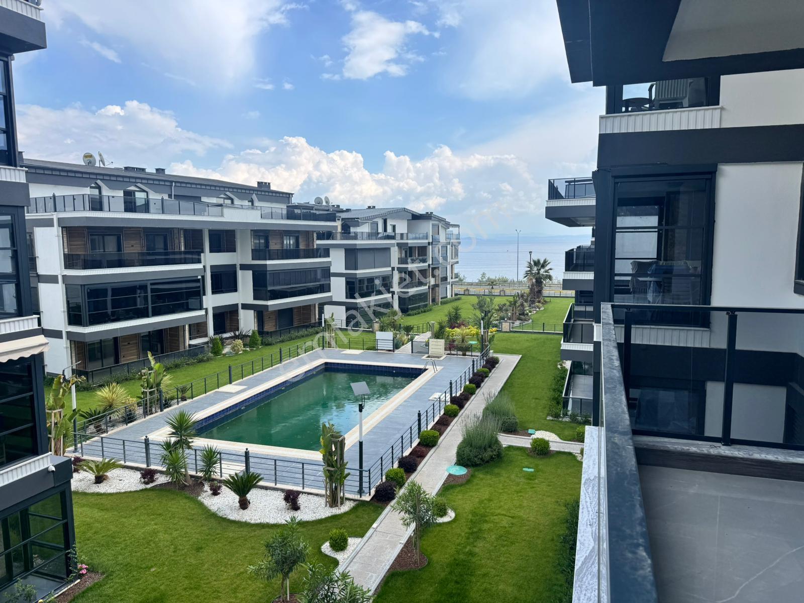 Kerim'den Altınoluk Merkez'de Site İçin'de Lüx 2+1 Satılık Daire - Görsel 32