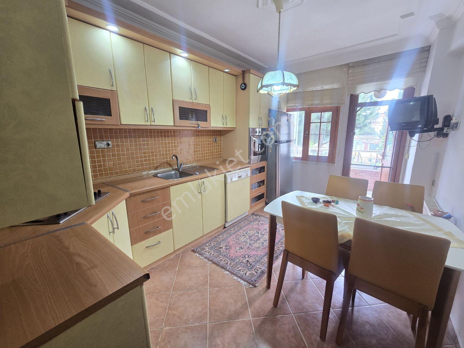 Esenevlerde Tramvay Altında Merkezi Konumda Kiralık 3+1 - Görsel 24