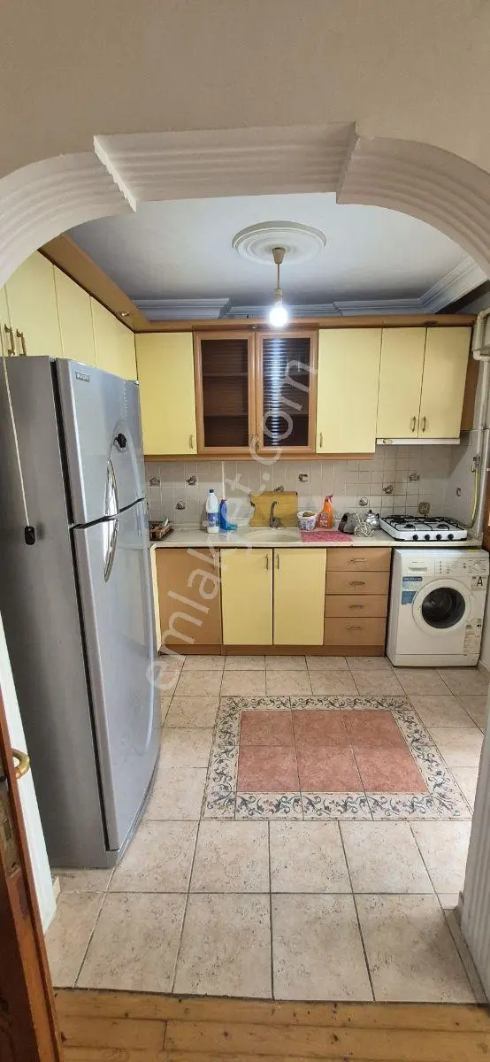 Azerbaycan Caddesi'nde Konumu Çok Güzel 3+1 Acil Satılık - Görsel 3