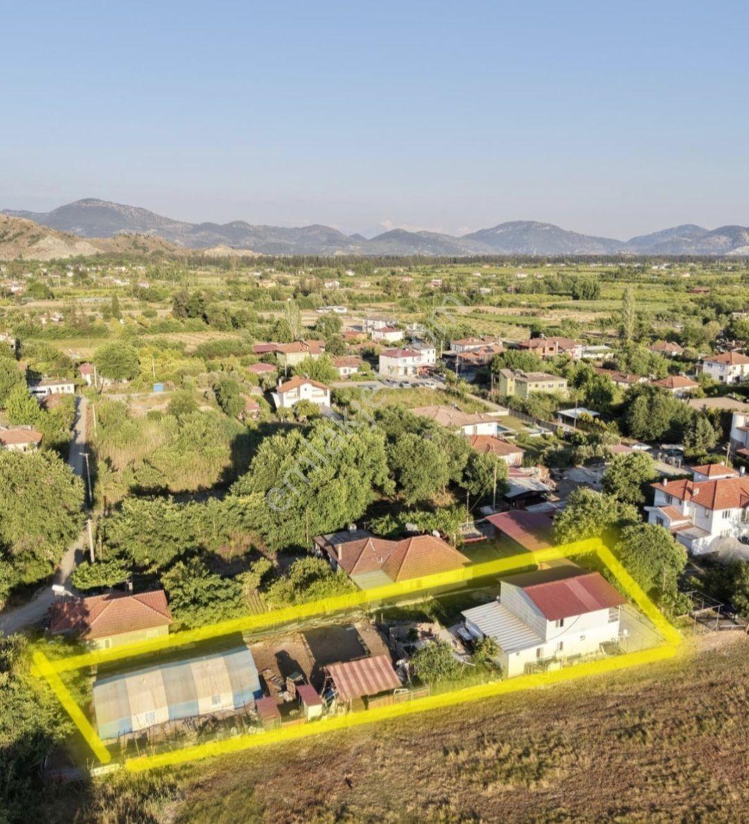 Ortaca Güzelyurt'ta 1200m2 Arsada 200m2 3 Adet Daire Çiftlik Evi