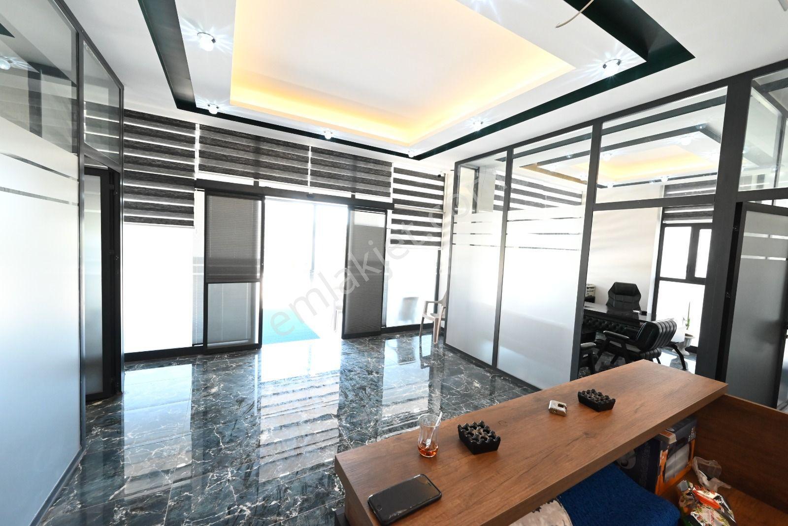 Üstünkent'ten Prestijli Konumda Görünürlüğü Yüksek Satılık Ofis - Görsel 34