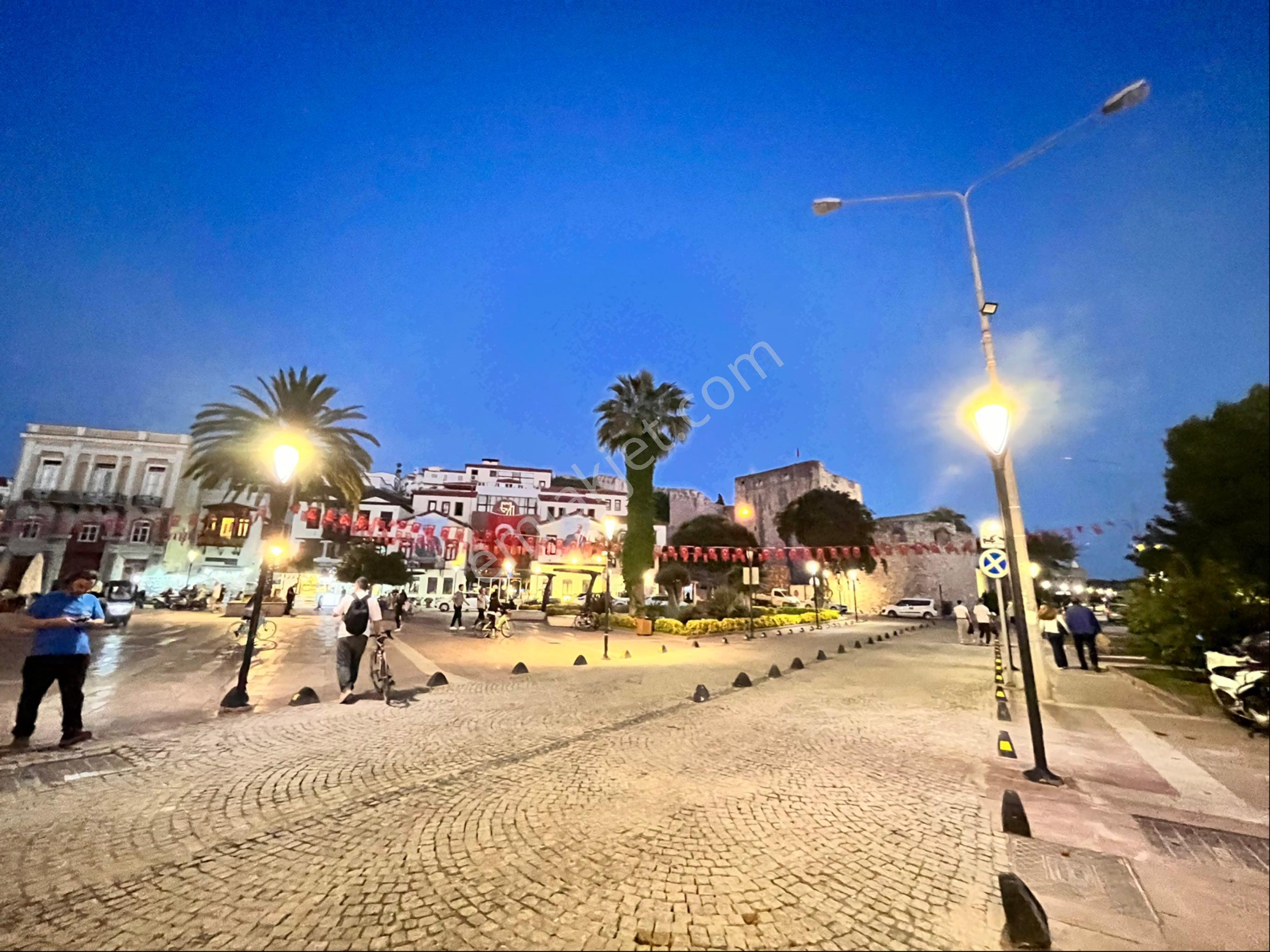 Çeşme Cumhuriyet Meydanında Satılık Dükkan - Görsel 19