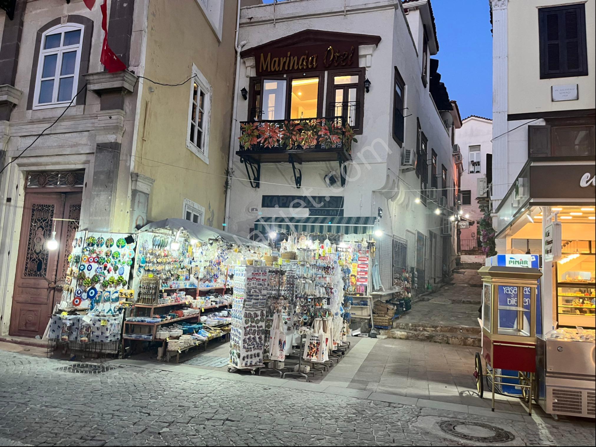 Çeşme Cumhuriyet Meydanında Satılık Dükkan - Görsel 4