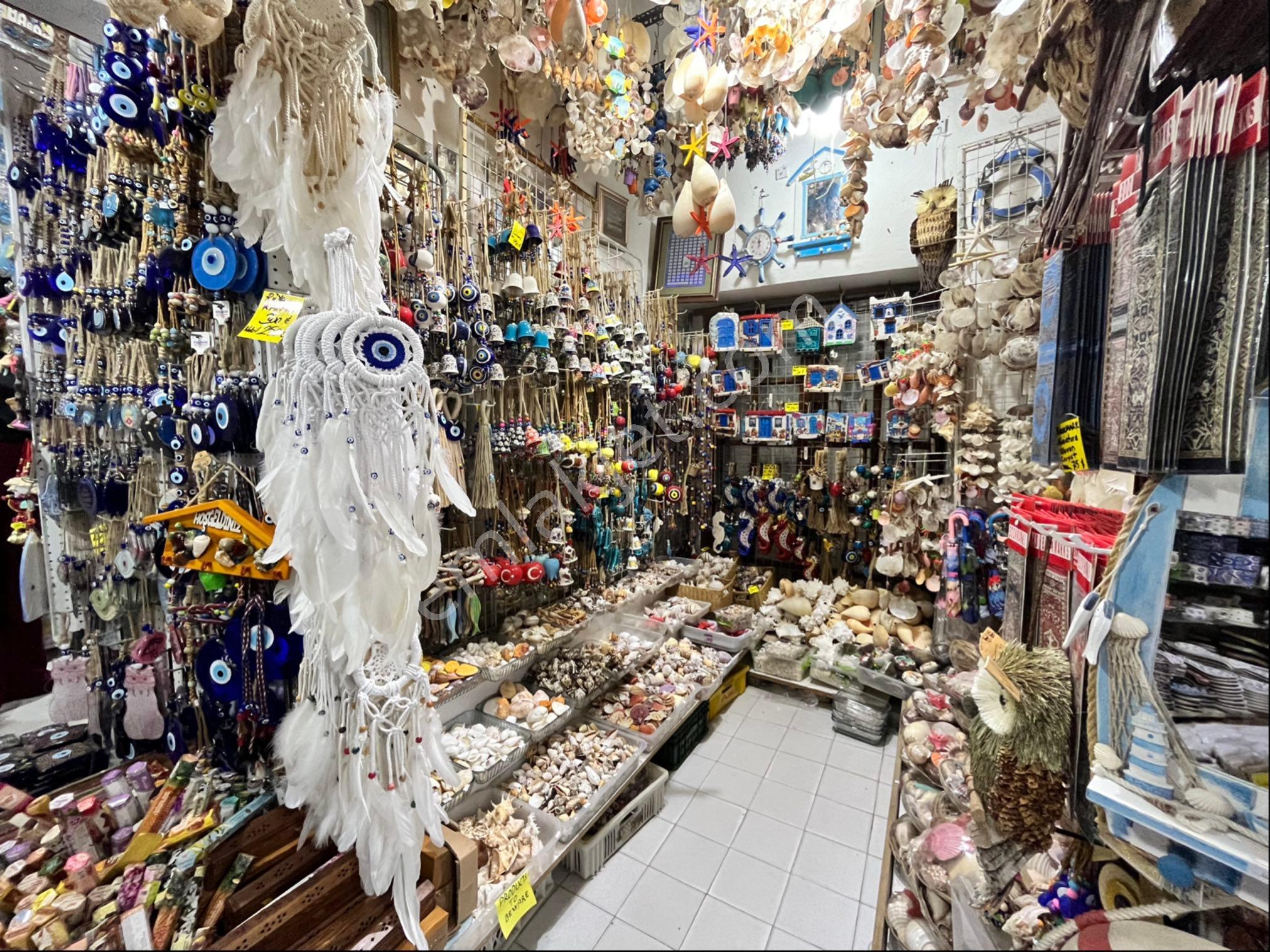 Çeşme Cumhuriyet Meydanında Satılık Dükkan - Görsel 11