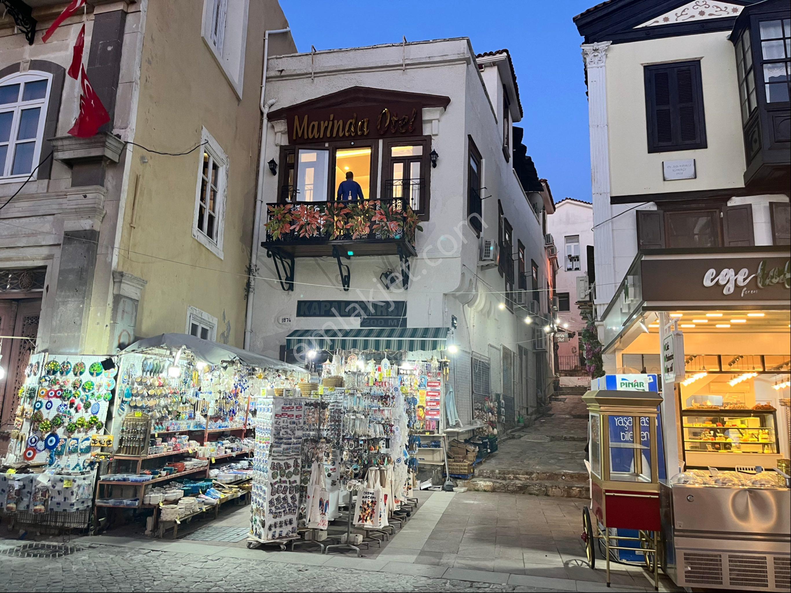 Çeşme Cumhuriyet Meydanında Satılık Dükkan - Görsel 3