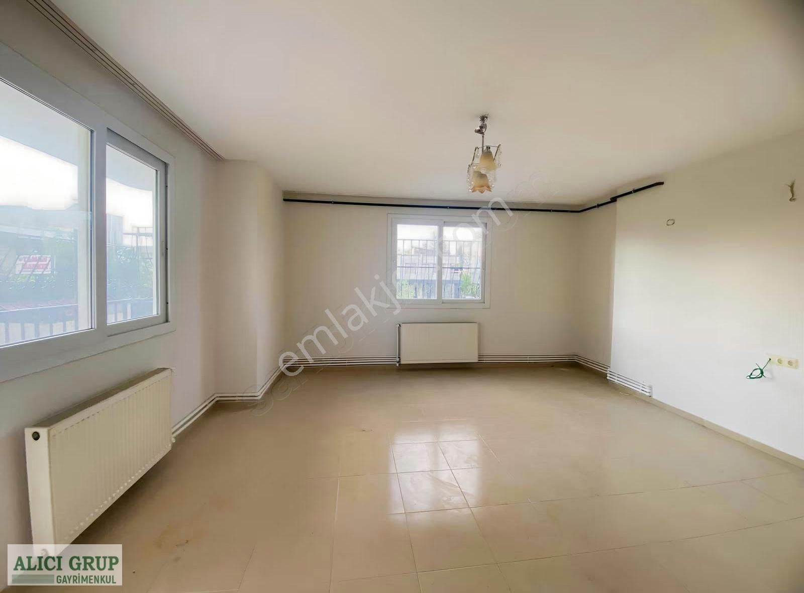 Kiralık 3+1 Kombili-cadde Üstünde
