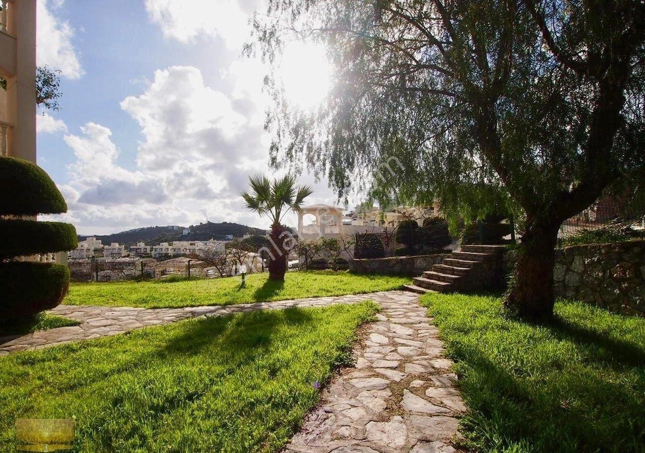 Adabükü Mahalesinde Satılık Daire Plajı Olan Sitede Üstkat Daire - Görsel 28