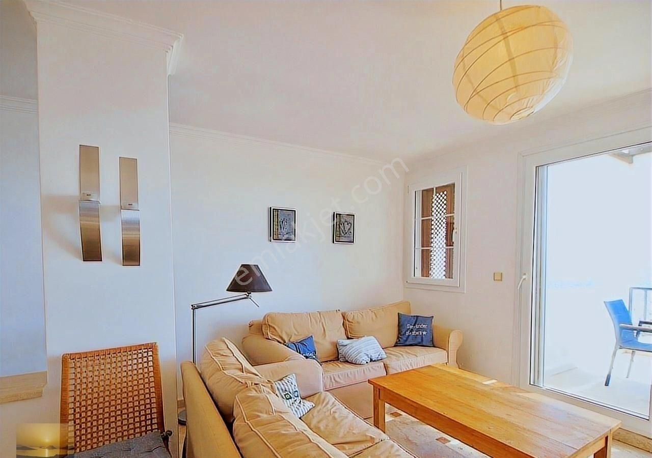 Yalıkavakta Manzaralı Bahçeli Satılık Villa Full Eşyalı Bakımlı - Görsel 3