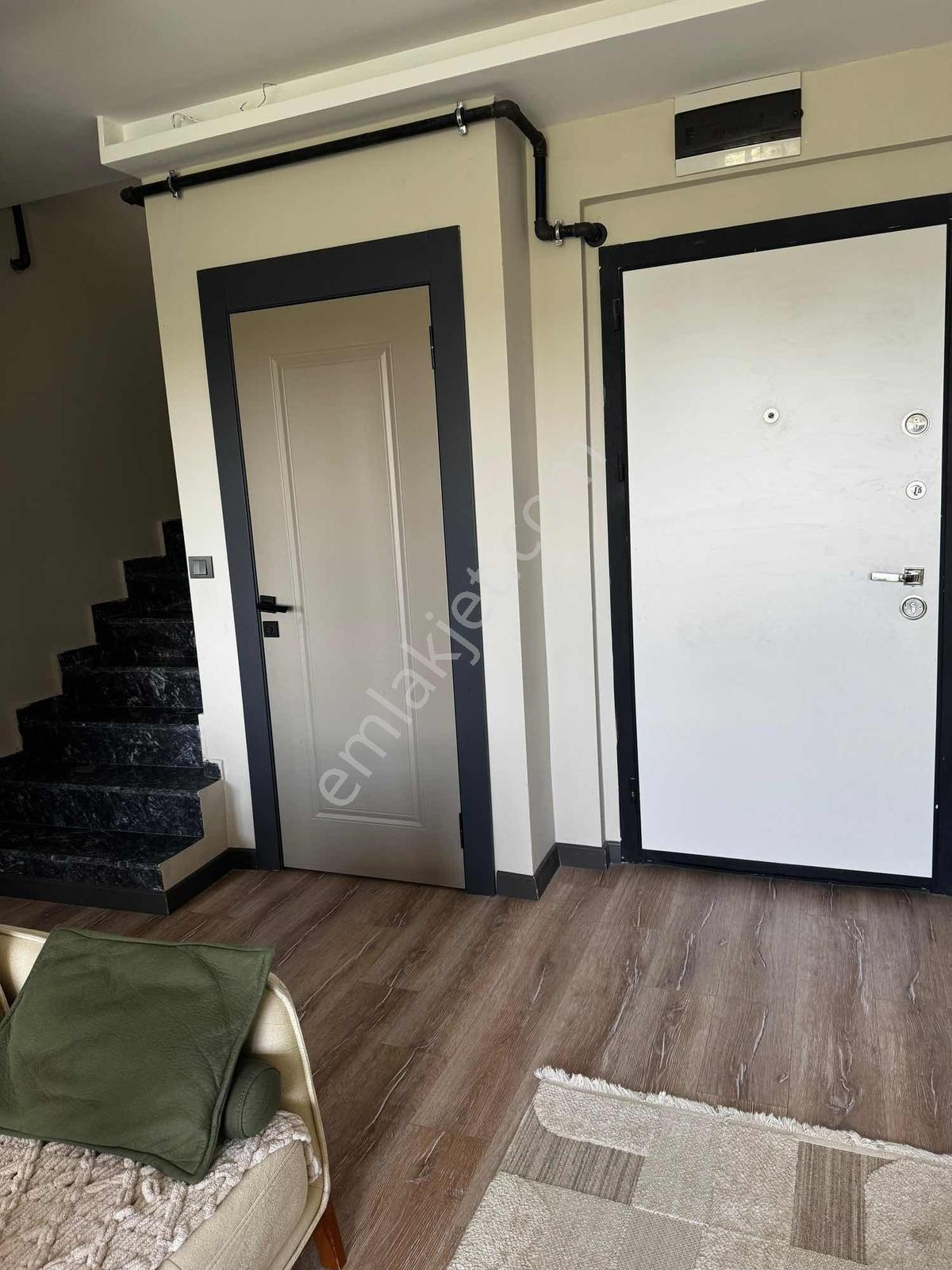 Alaçatı'dan İncek'te Güney Cephe Kapalı Otoparklı Geniş Lüks 4+1 - Görsel 24