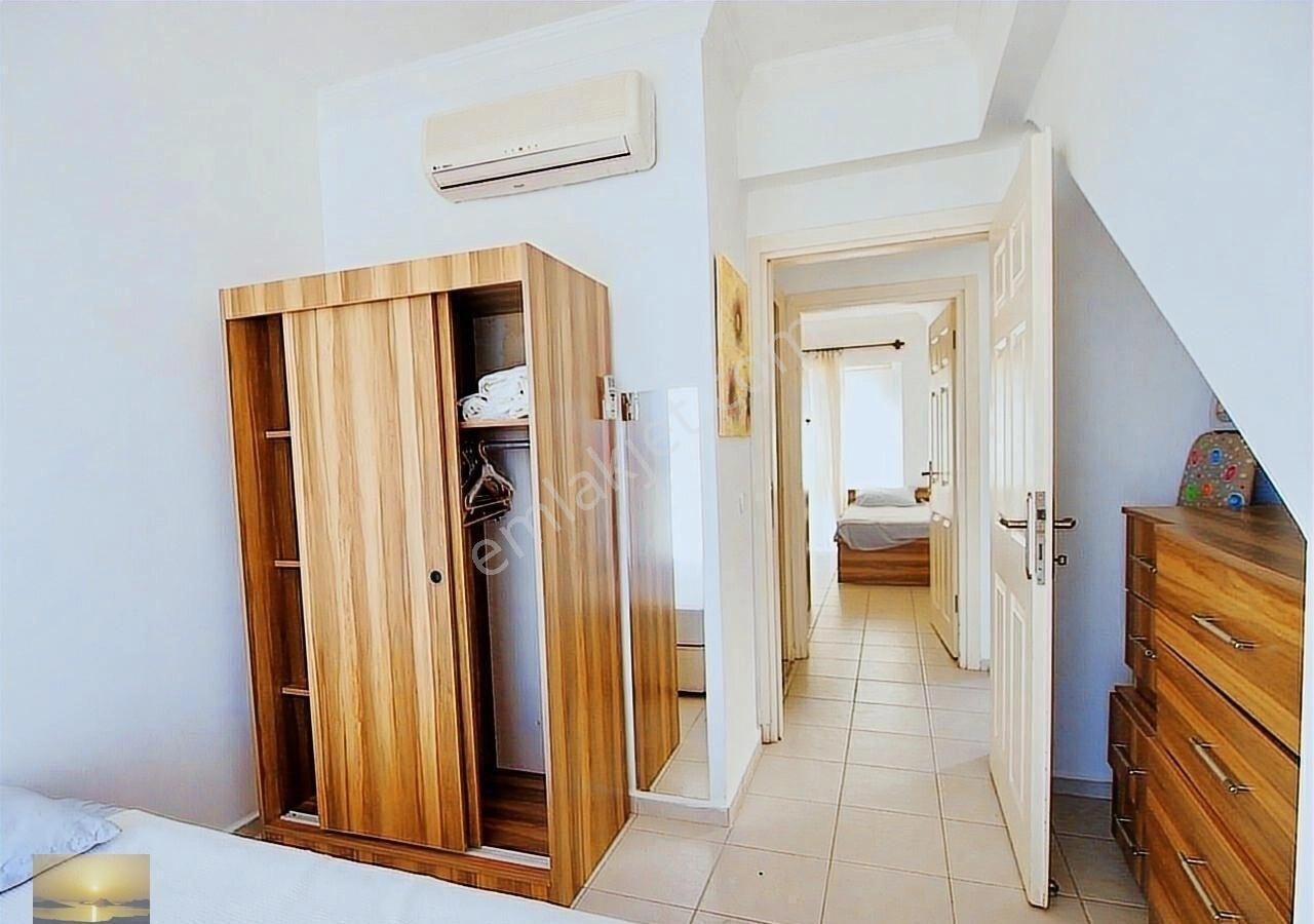 Denize Yakın Sitede Satılık Eşyalı Üstkat Daire Özel Plajlı Ev - Görsel 8