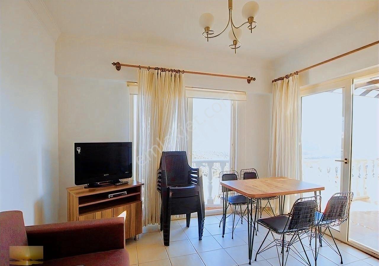 Denize Yakın Sitede Satılık Eşyalı Üstkat Daire Özel Plajlı Ev - Görsel 2