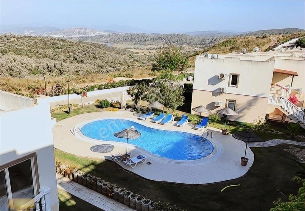 Denize Yakın Sitede Satılık Eşyalı Üstkat Daire Özel Plajlı Ev - Görsel 3