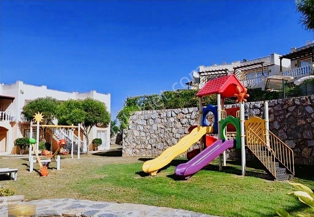 Denize Yakın Sitede Satılık Eşyalı Üstkat Daire Özel Plajlı Ev - Görsel 25