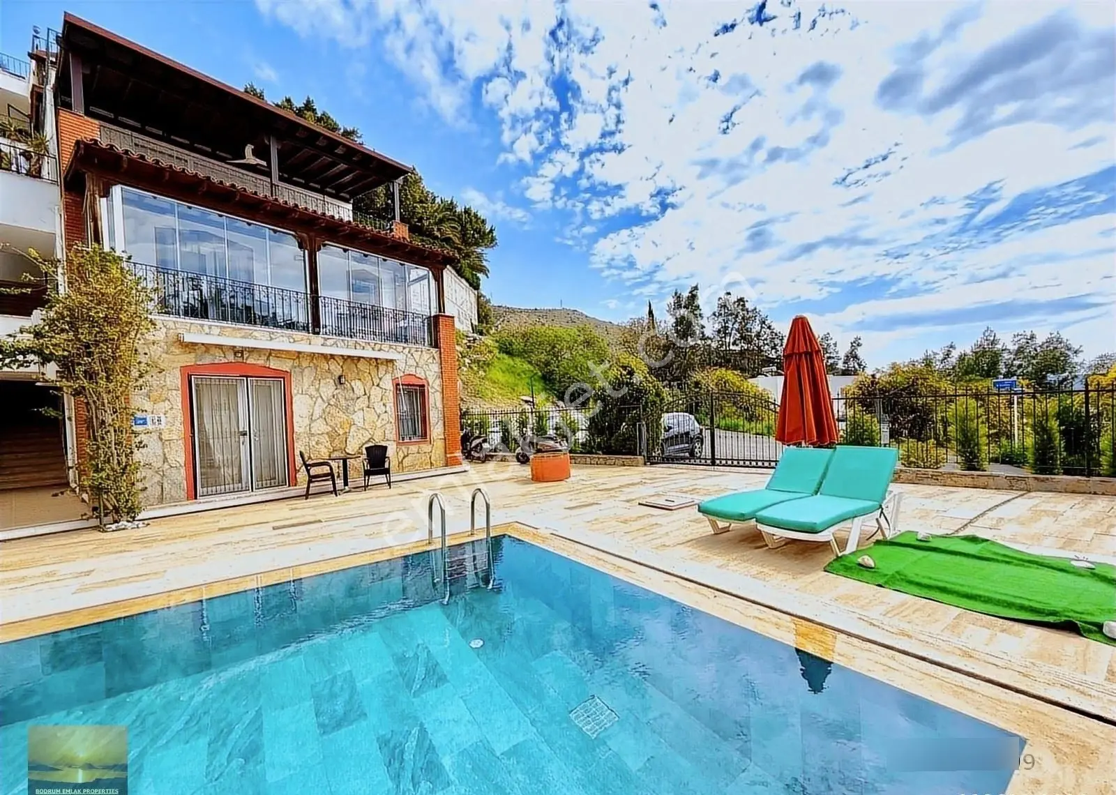 Bodrum Kumbahçede Satılık Daire Denize Yakın Ev Havuzlu Sitede