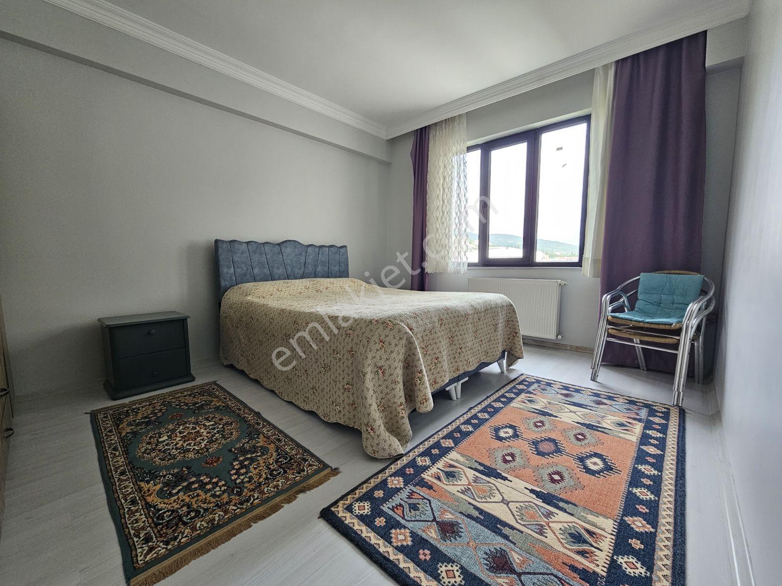 Ay Emlak'tan Armutlu İlçe Merkezinde Kiralık Eşyalı 2+1 Daire - Görsel 8