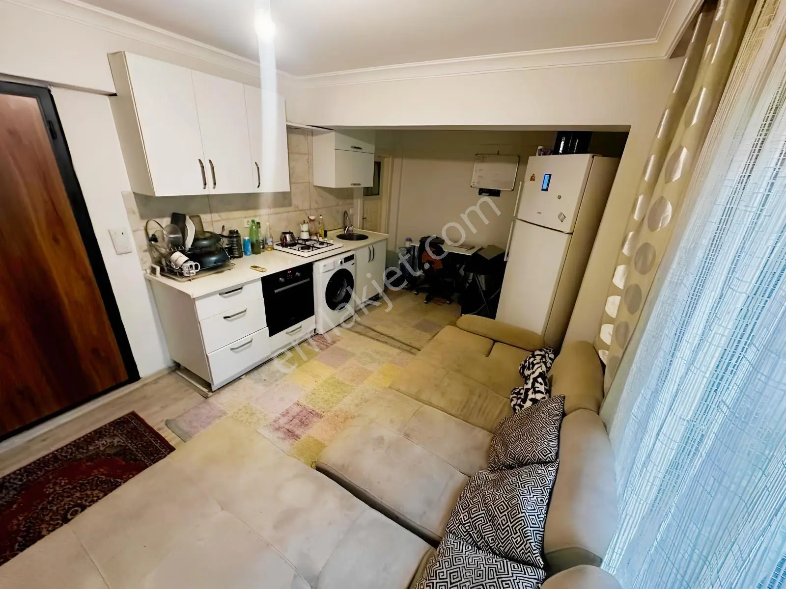 Bornova Pazar Yeri Buz Pisti Merkezi Konum Satılık 1+1 Daire