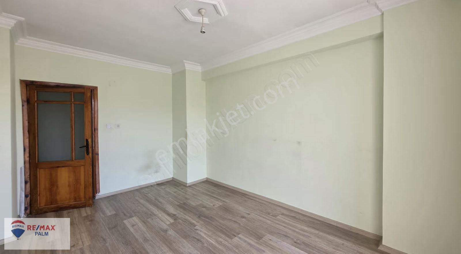 Remax Palm'den Pirireis Mah.'de Geniş Oturuma Sahip Kiralık 3+1 - Görsel 13