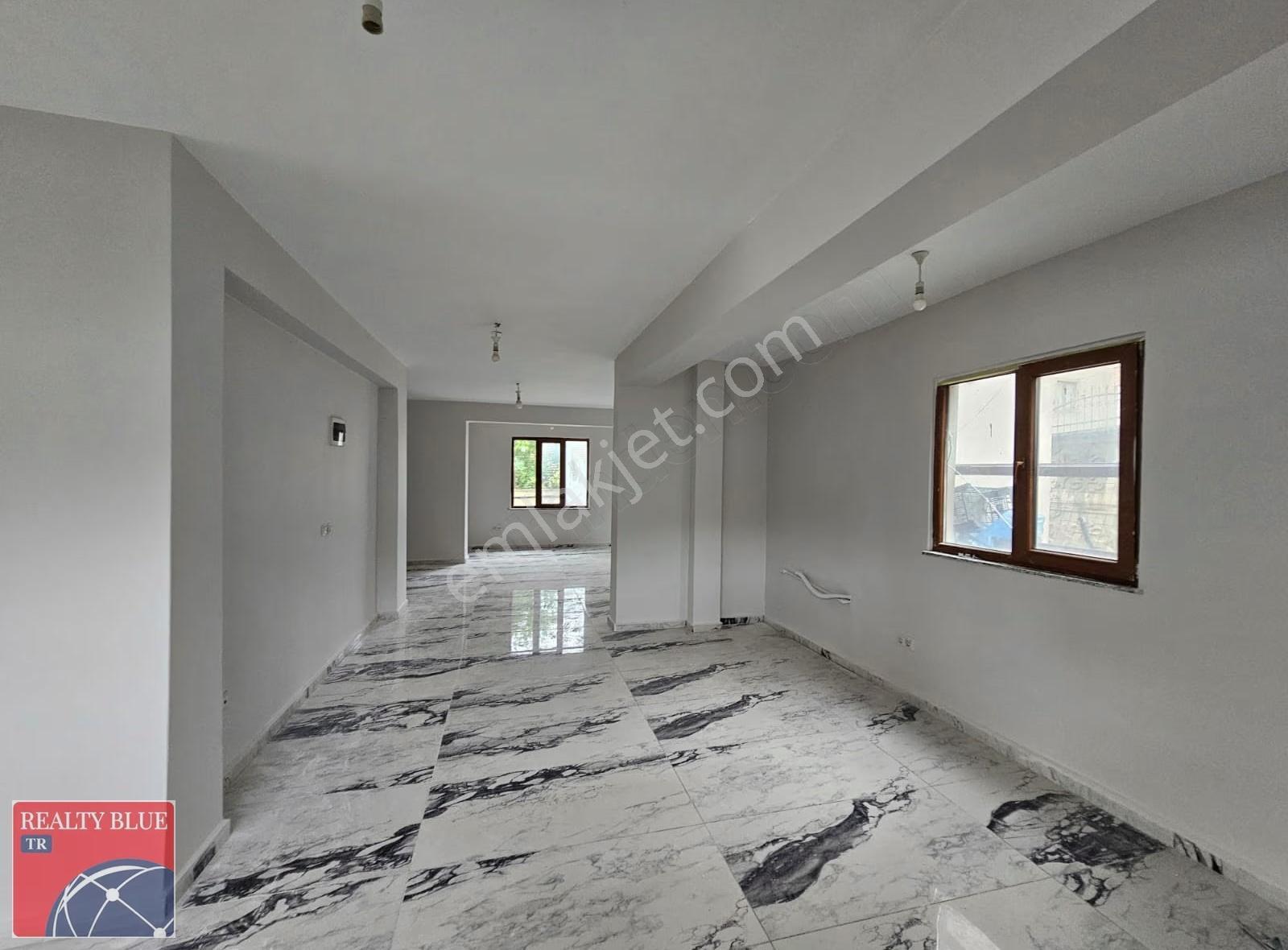 Sancaktepe Emek Mahallesinde Düzayak Kiralık 170 M2 Depo