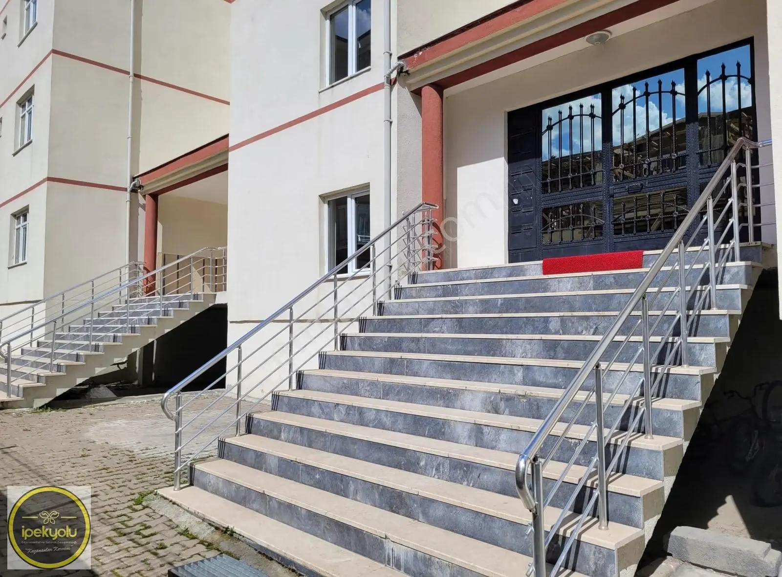 İpekyolu Gayrimenkulden Hacıkara 3+1 Satılık Daire
