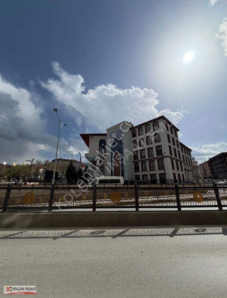 Menderes Caddesinde Devren Kiralık Hazır Giyim Mağazası Fırsatı! - Görsel 3