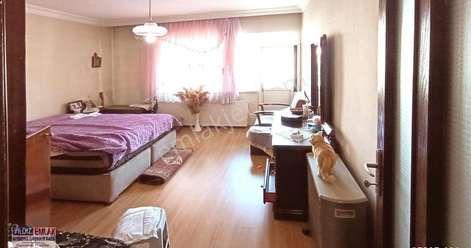 Gençlik Caddesi Askerlik Şübesi Karşısında Asansörlü Doğalgazlı 135 M2 3 Ncü Kat Satılık Daire. - Görsel 4