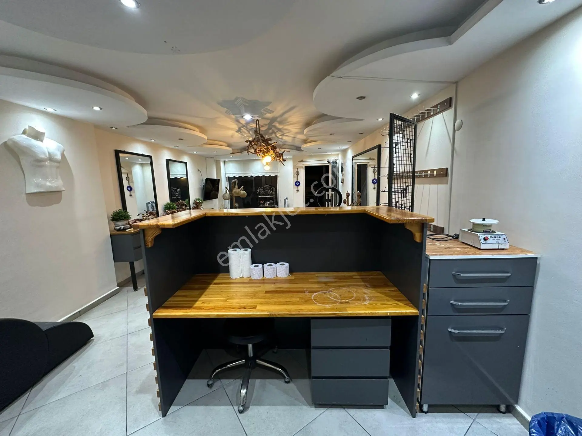 🌅 Kuşadası Merkeze Yakın - Modern Mobilyalı Kiralık Bayan Kuaför Salonu - Görsel 3