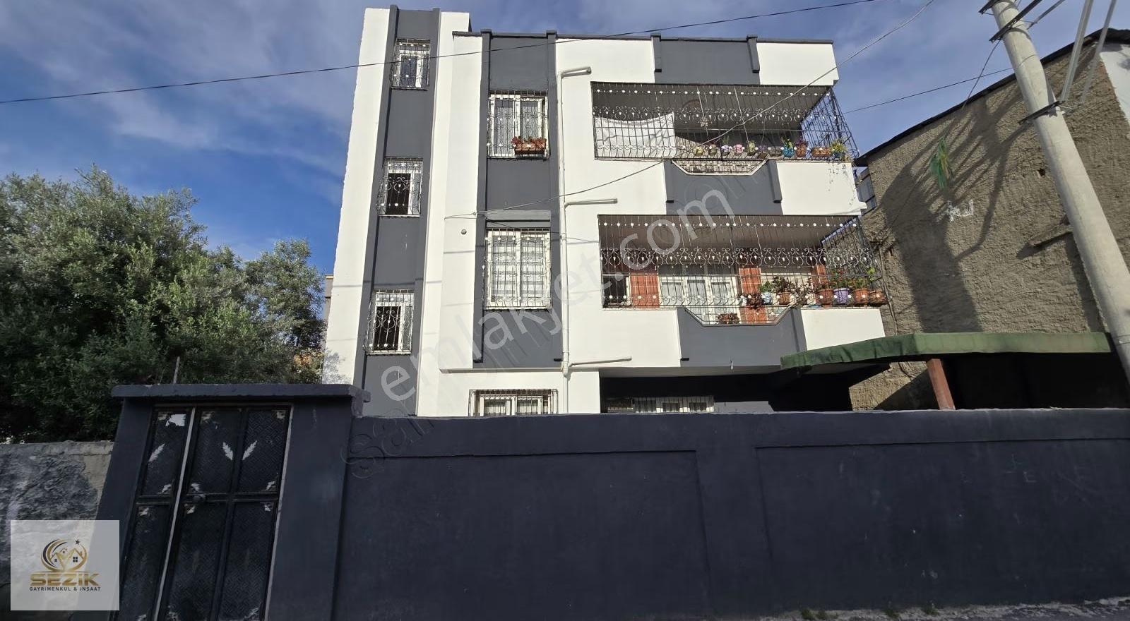 Onur Mh.salı Pazarı Civarı 3 Katlı Müstakil Ev Masrafsız 3+1 Şek