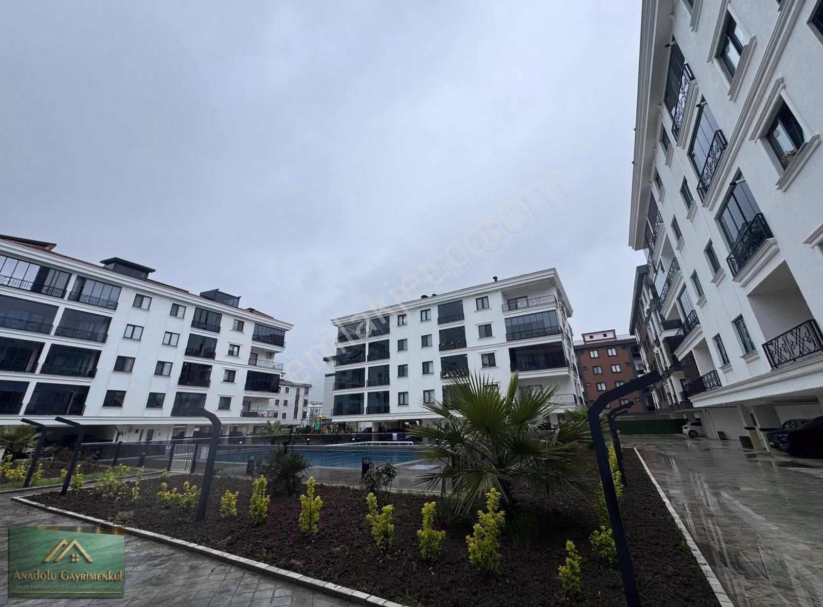 Cumhuriyet Mahallesinde Gülbahçe Konaklarında 3+1 135m2 Daire
