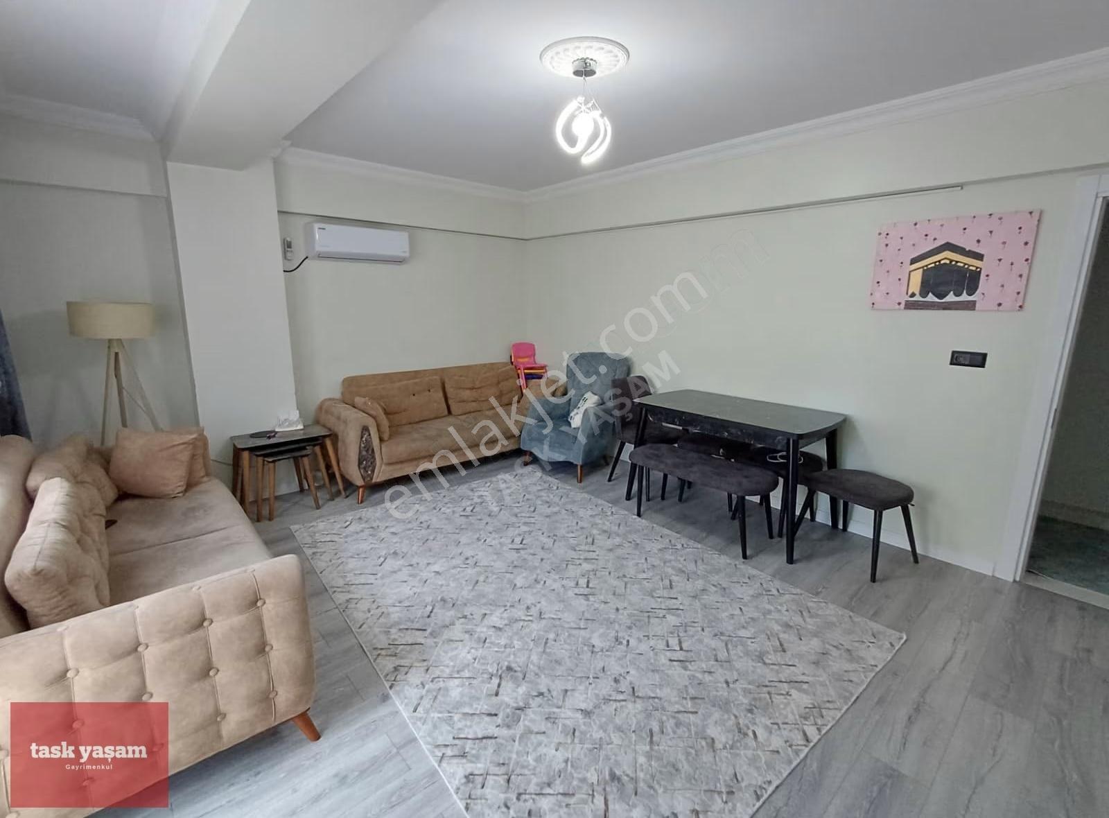 Çayırova Özgürlük Merkezi Konumda, Yenilenmiş 2+1 Satılık Daire - Görsel 2