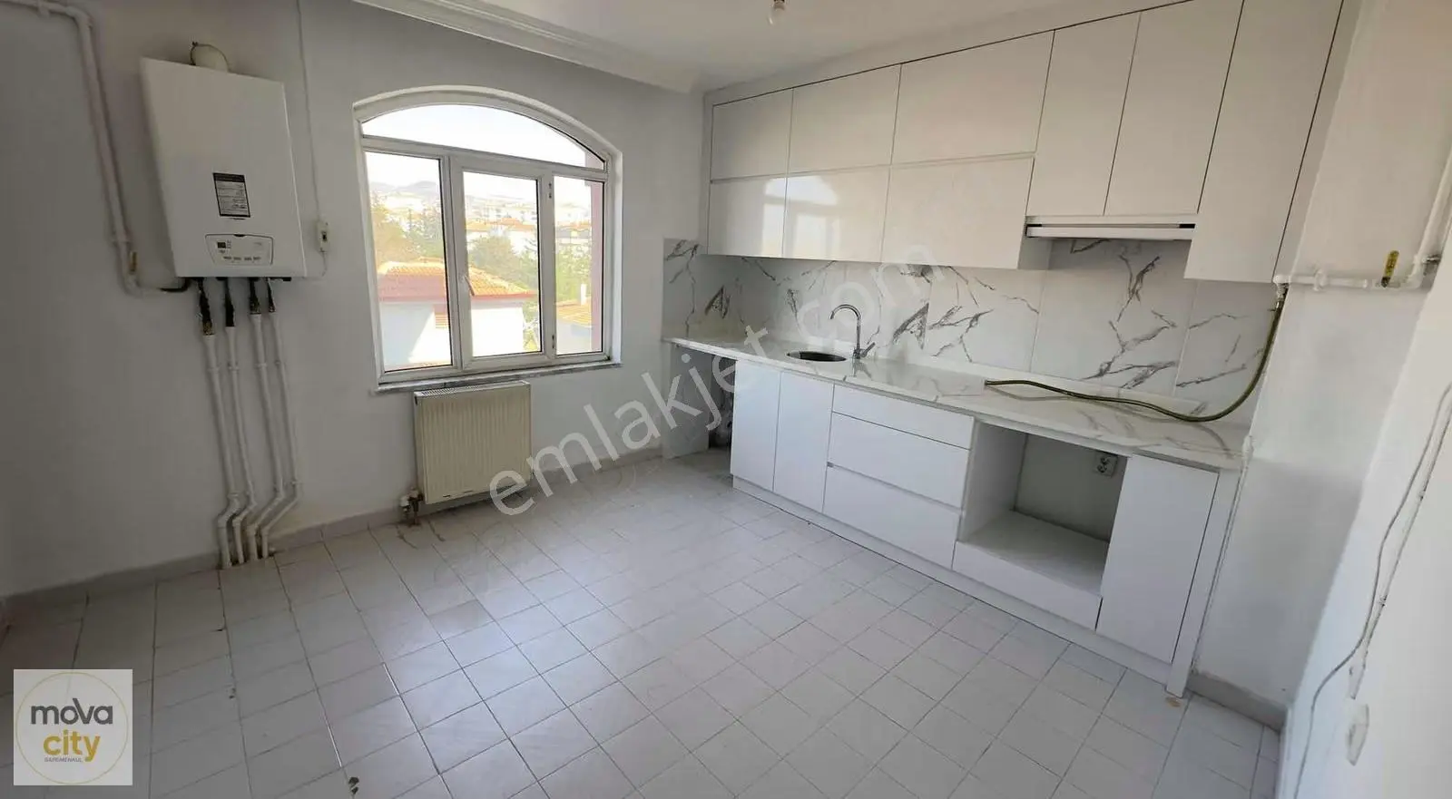 Bahabey Caddesi Üzeri Yeşil Fırın Yanı Satılık Ara Kat 2+1 Daire