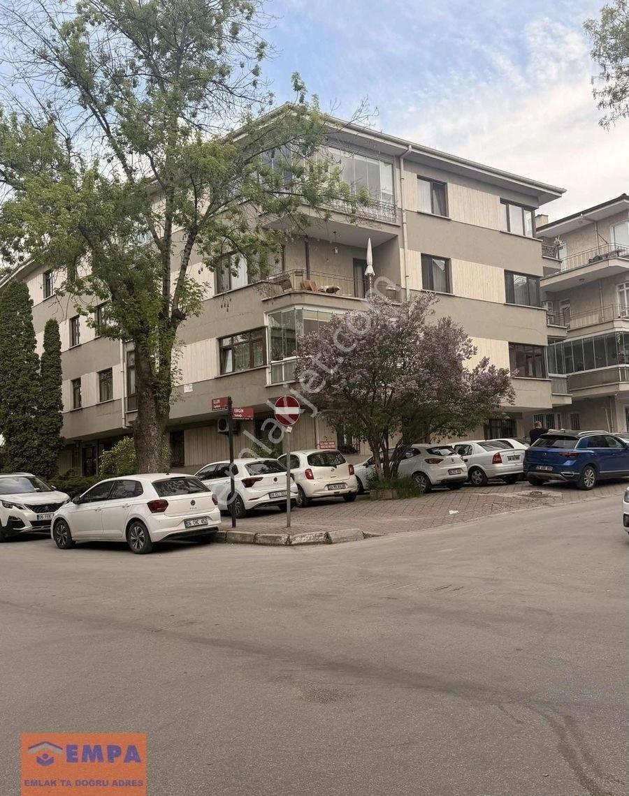 Mebusevlerinde Anıtkabirin Köşesinde Satılık 3+1 Daire