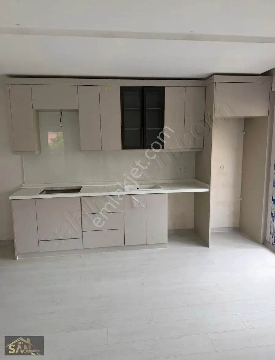 Urla Merkezde Çarşı İçinde Kiralık Daire