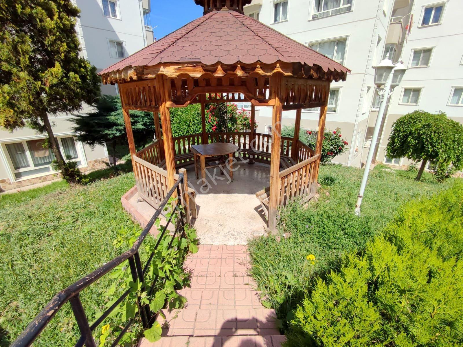 Emre Emlak'tan Ertuğrul Gazi'de Önü Açık Site İçi 3+1 Satılık Daire - Görsel 24