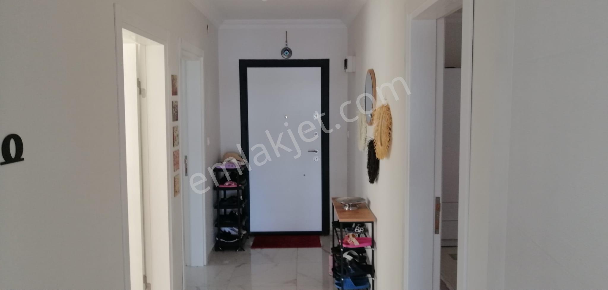 Kırklareli Hacızekeriya'da Satılık Göl Manzaralı Bahçeli Ev - Görsel 11