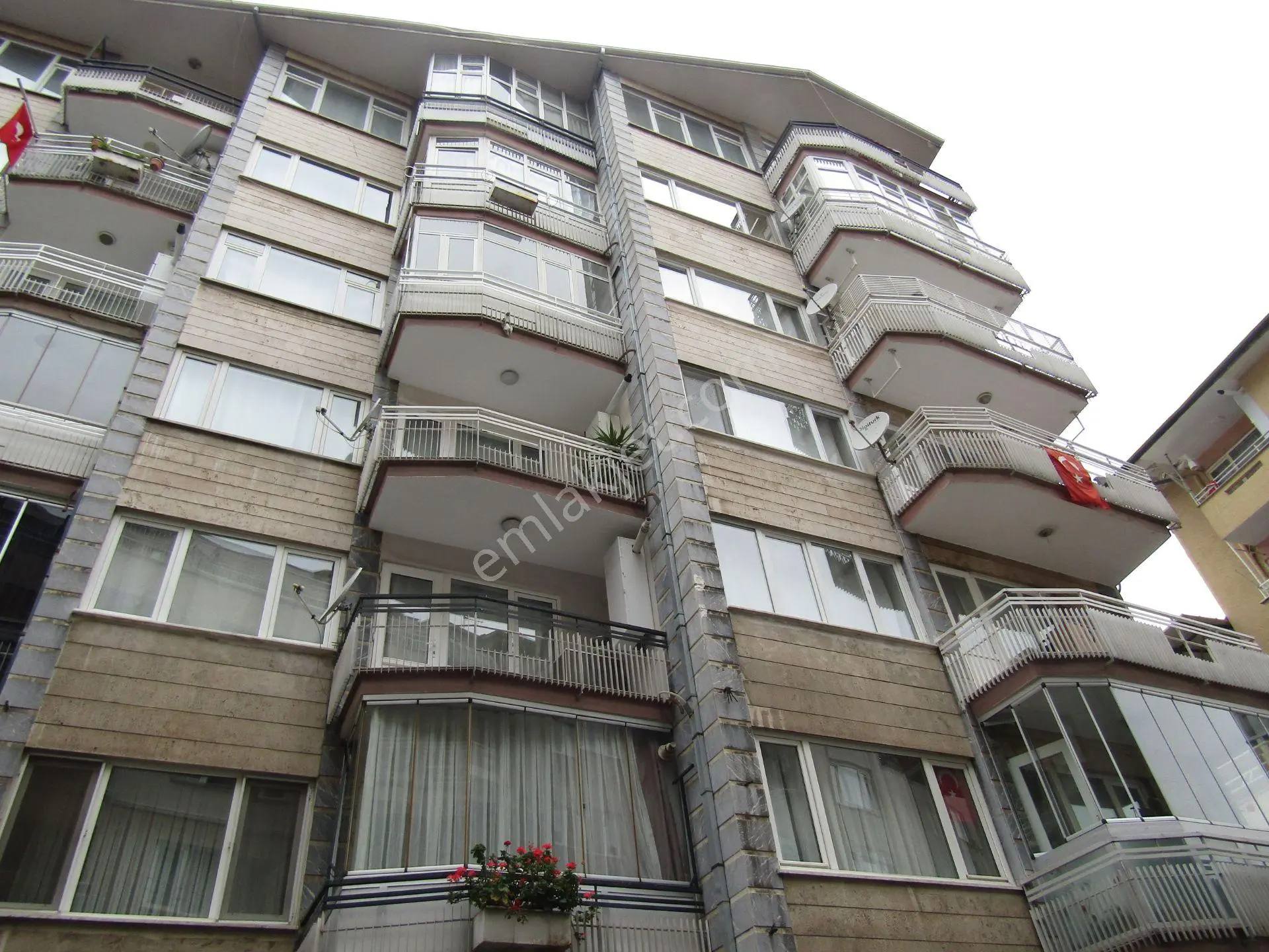 Umurbey Çobanbey Cd.asansörlü Lüks 3+1 125m2 Arakat Satılık Daire 3.800bintl