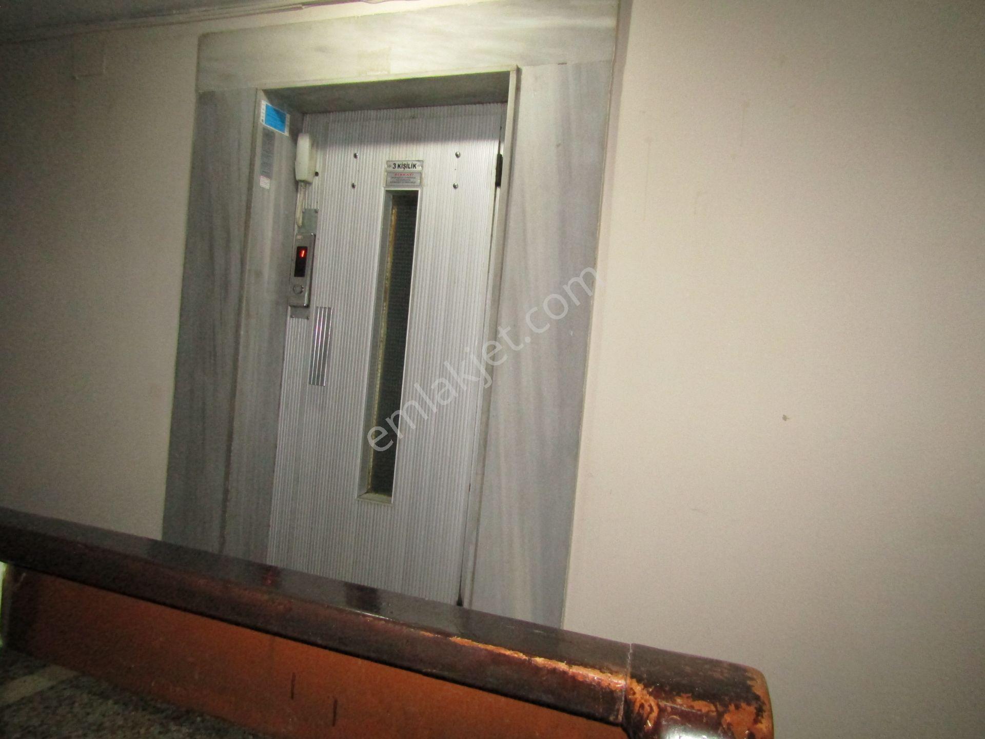 Umurbey Çobanbey Cd.asansörlü Lüks 3+1 125m2 Arakat Satılık Daire 3.800bintl - Görsel 3